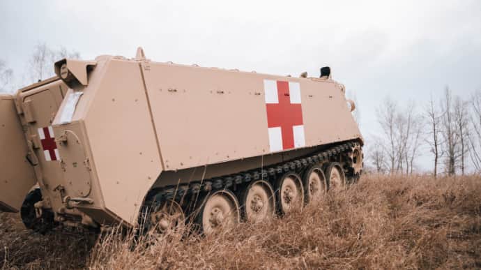 Ukrainian Defence Forces receive new armoured personnel carriers for evacuation of wounded – video