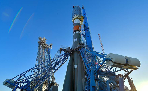 РФ отложила запуск ракеты с военным спутником из-за сбоя электрооборудования - росСМИ
