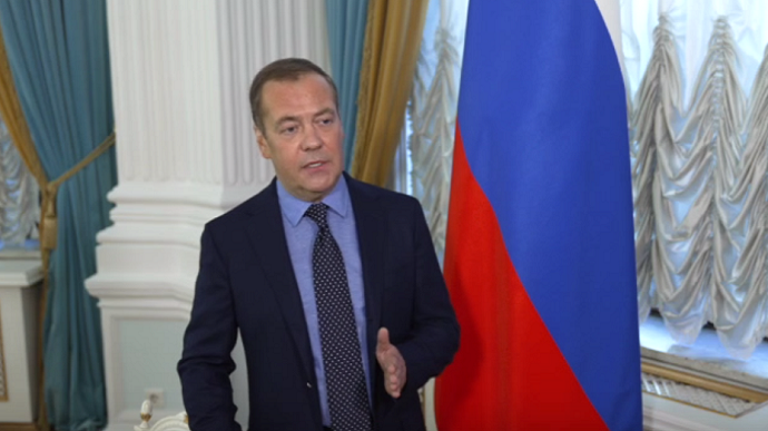 Медведев назвал варианты окончания войны: либо переговоры, либо ядерный удар