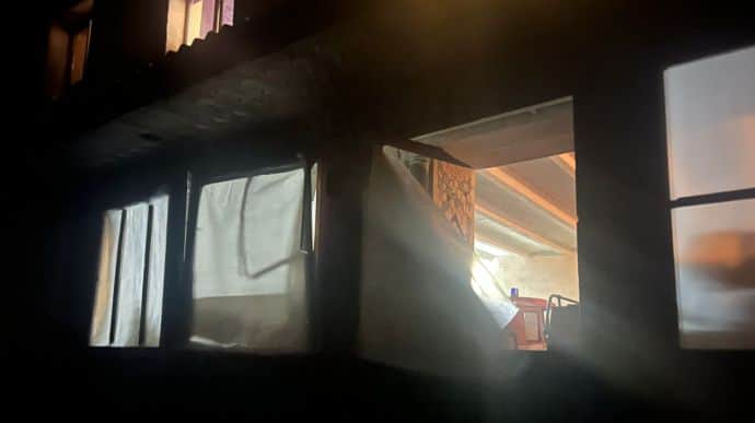 Донеччина: в Красногоровке ранена пенсионерка, в Торецке повреждена пожарная часть