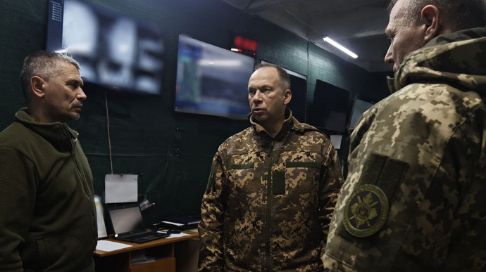 Commander of Ukraine's Ground Forces visits Bakhmut and says fighting for city reaches its peak