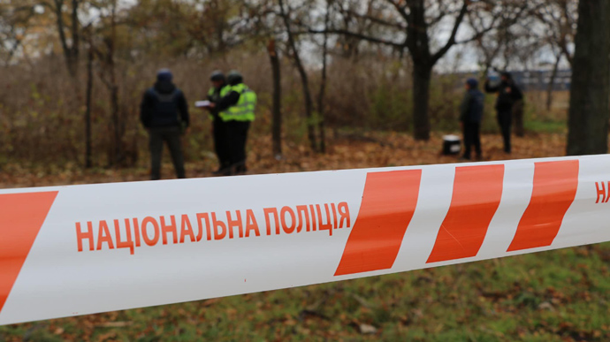 Car runs over Russian explosives in Kherson Oblast, 2 people killed 