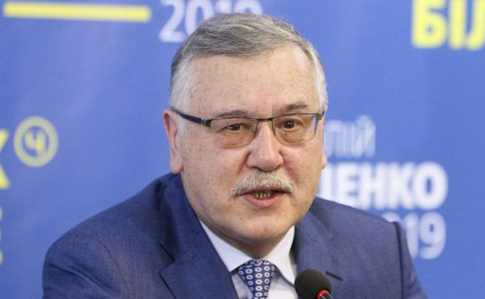 Луценко пригрозив Гриценку й іншим екс-міністрам підозрою у держзраді