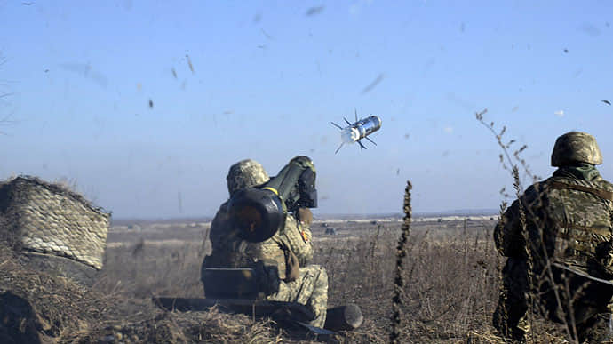Ukrainian defenders destroy Russian helicopter and 12 tanks in one day