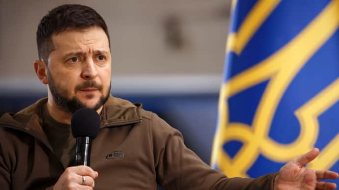 Zelenskyy holds closed meeting with journalists, discusses dismissal of Zaluzhnyi