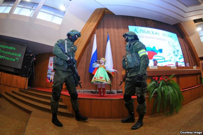 Епізод із урочистостей. Символічне зображення кримських подій весни 2014-го.