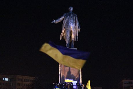 В Харькове памятник Ленину снести не удалось