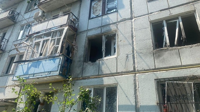 Росія обстріляла багатоповерхівку у Чугуєві: є загиблий та поранені