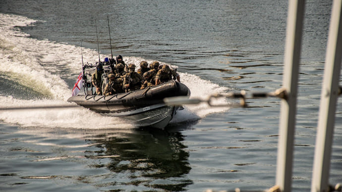 Украинские спецназовцы с коллегами из стран НАТО потренировались на эсминце королевы Британии