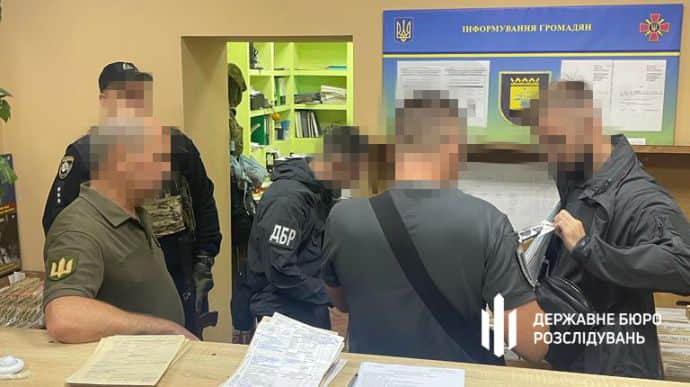 Начальник ТЦК Краматорского района подделывал документы для выезда мужчин – ГБР