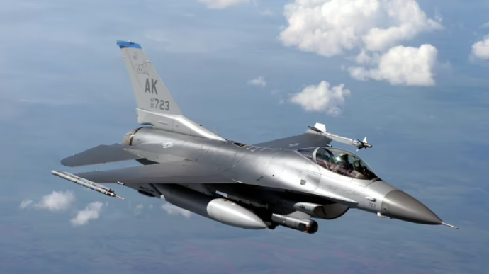 US to start training Ukrainians on F-16s in September – New York Times  