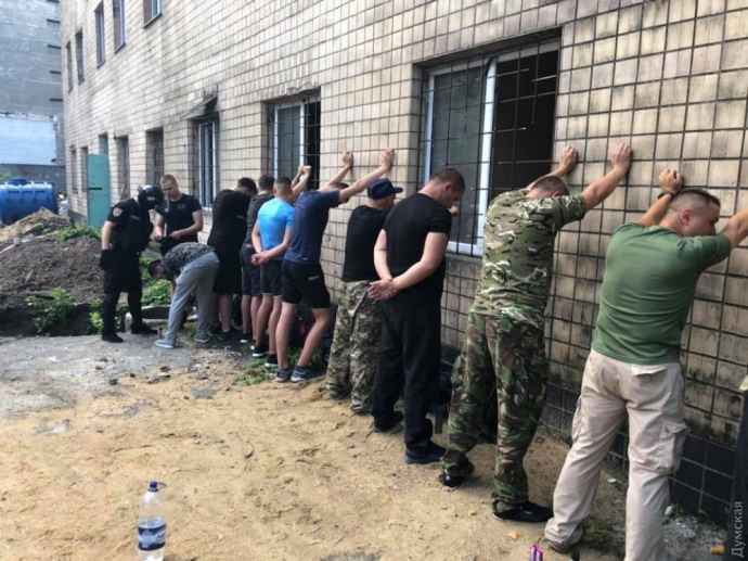В Одессе пытались захватить бывший домостроительный комбинат