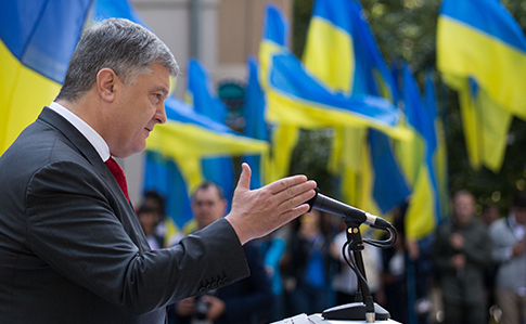 Порошенко: Скоро наш флаг снова будет развеваться в Донецке