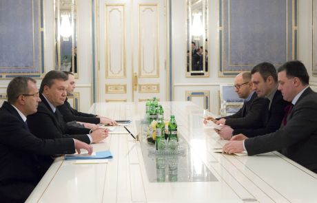 Тройка лидеров оппозиции у Януковича с Портновым, Лукаш и Клюевым. Фото пресс-службы президента