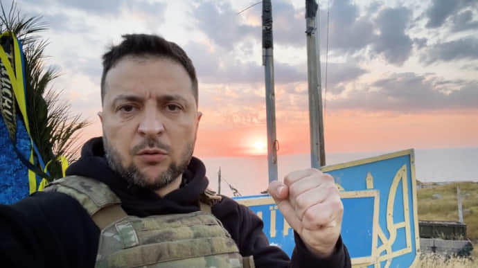 Зеленський опублікував відео зі Зміїного у 500-й день повномасштабної війни