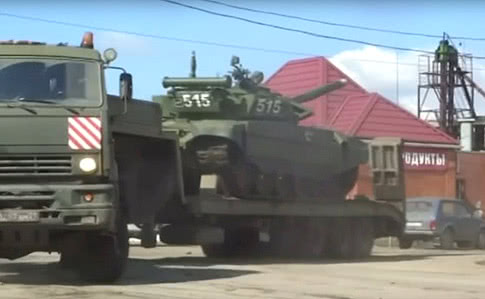 Reuters показало десятки російських танків біля кордону України