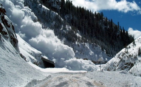 Группа туристов исчезла в Карпатах: в регионе снеголавинная опасность