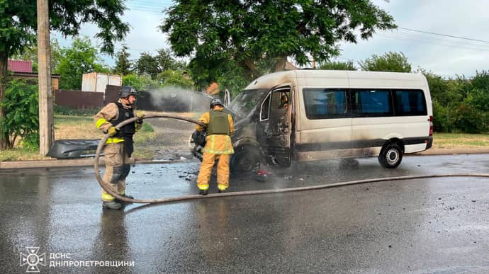 Minibus engulfed in fire: Ukraine's State Emergency Service posts video and photos of aftermath of Russian UAV attack on Nikopol – photo, video