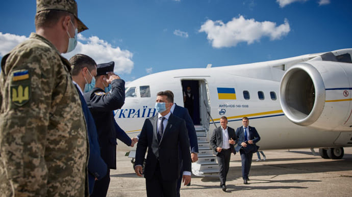 Поездки Зеленского за границу и по Украине обошлись в почти 12 млн