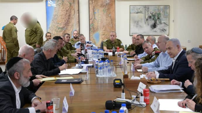 Ізраїль після кількох годин дискусій не визначився з відповіддю на атаку Ірану – ЗМІ