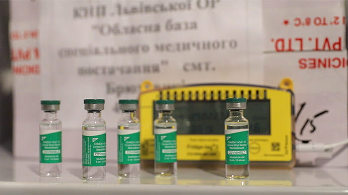 Перші COVID-вакцини приїхали в регіони  
