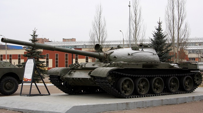 Окупанти пригнали в Мелітополь ешелон знятих з консервації танків Т-62 – ОВА