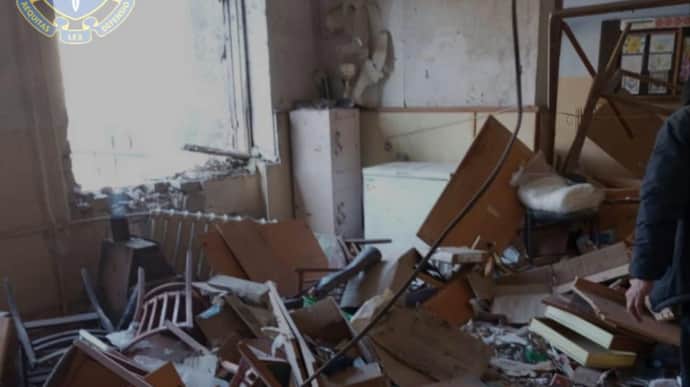 Russians drop explosive on invincibility centre in Kherson Oblast, injuring civilians