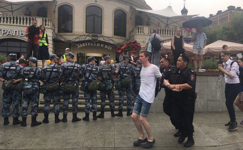 Акція у Москві: затримали Навального, журналістів, більше 200 людей