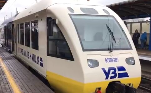 Гройсман уже едет в поезде в аэропорт Борисполь