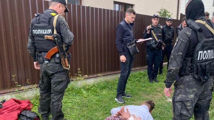 Мужчина во Львове бросил гранаты в полицейских и их авто, ему грозит пожизненное