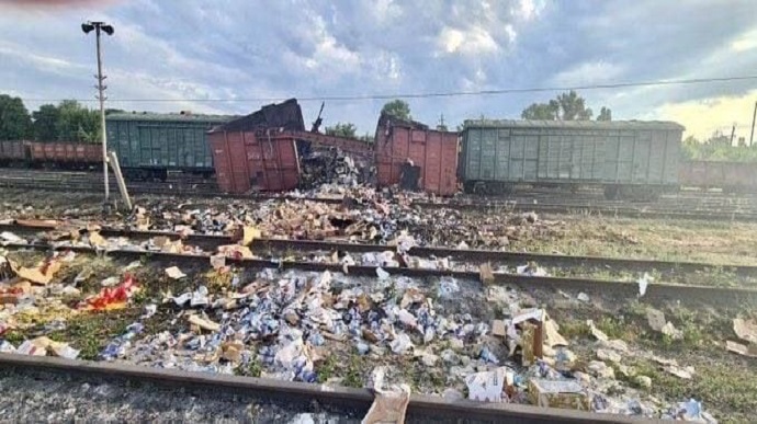 Росіяни знищили вагон з гуманітарною допомогою для маріупольців – радник мера