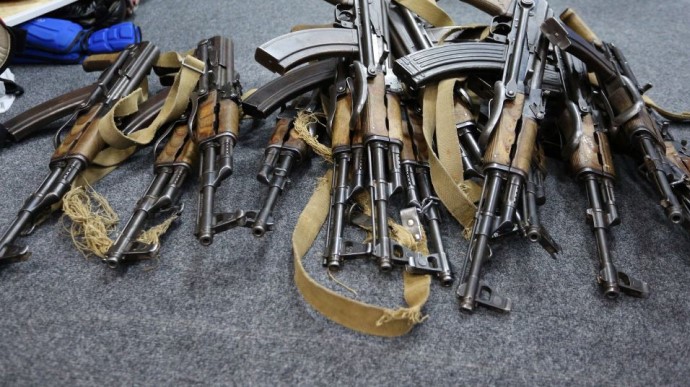 Гражданских на Днепропетровщине просят вернуть оружие, которое им раздали в начале войны