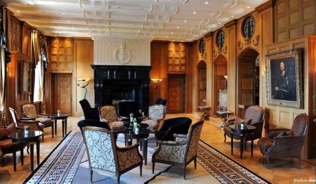 Улюблений готель Аденауера нині належить компанії Anna Maria GmbH на чолі з Бакаєм. Засновники компанії - кіпрська Zelento Limited і дружина Бакая 
