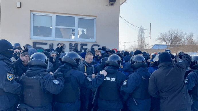 Нацкорпус заблокировал предприятия Козака во Львове, была драка с полицией