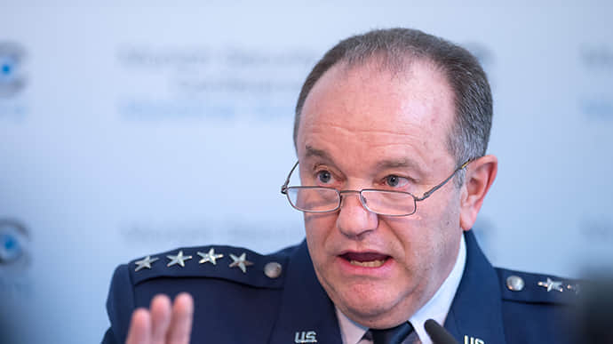 На Заході не квапляться з F-16 для України через страх перед РФ — генерал Брідлав