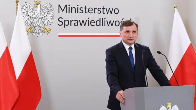 В Польше продолжаются десятки обысков: пришли и к экс-министру юстиции