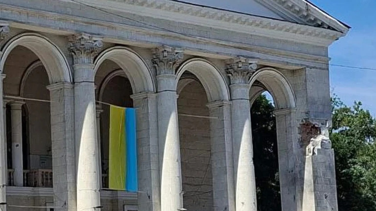 Russians damage church and theatre in Kherson – photos