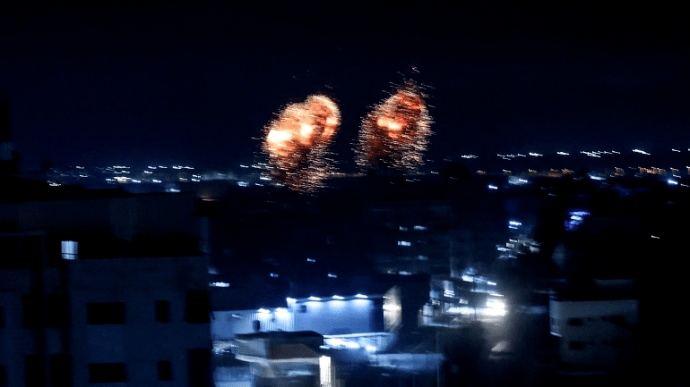 Израиль заявляет о пожарах, вызванных огненными шарами сектора Газы