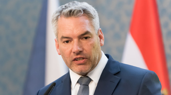 Канцлер Австрии: статус кандидата на членство в ЕС Украина должна получить только с Молдовой