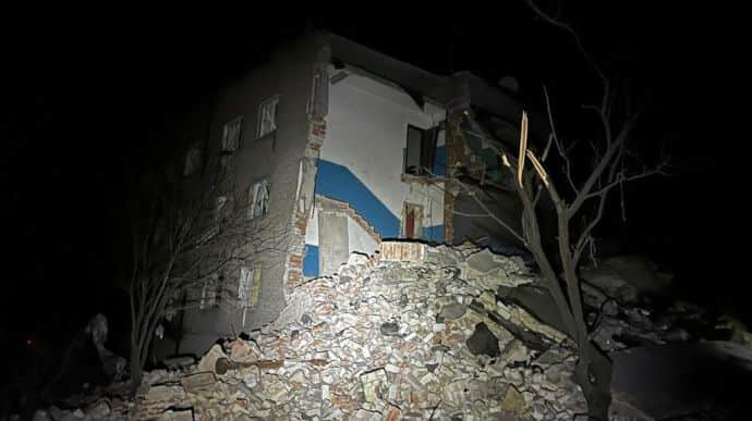 Russians target New-York in Donetsk Oblast: 3 people injured, 5 more trapped under rubble – photo