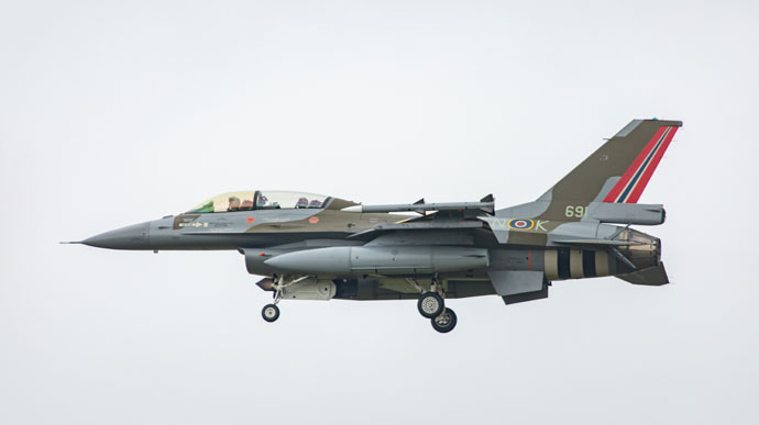 Норвегия поддержит подготовку украинских пилотов на F-16