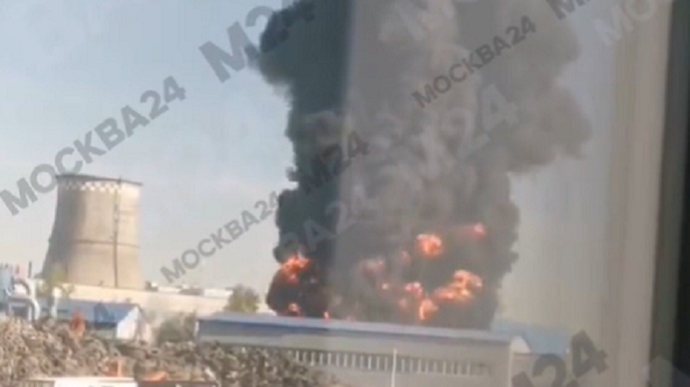 Под Москвой горят склады: площадь пожара достигла 2,5 тыс кв м 