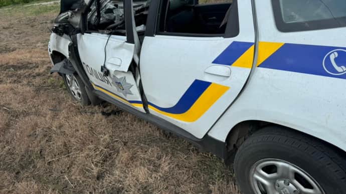 Росіяни дроном атакували авто поліцейського, котрий їхав евакуювати людей із Вовчанська