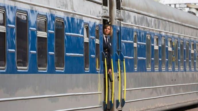 Укрзалізниця закрила продаж квитків до Луцька  і Тернополя 