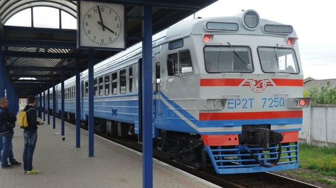 В Хмельницкой области временно остановили движение пригородных поездов