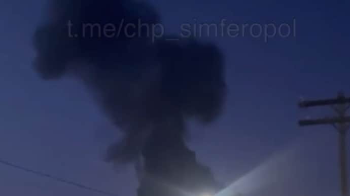 Oil depot ablaze near Simferopol, Crimea – video