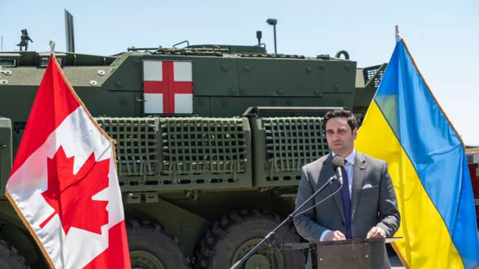 Canada sends first 4 armoured vehicles to Ukraine from batch of 50
