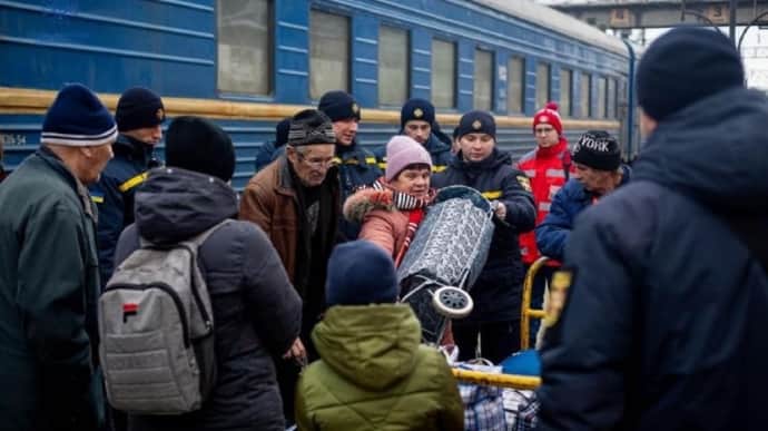 About 318,000 civilians remain in Donetsk Oblast, evacuation ongoing