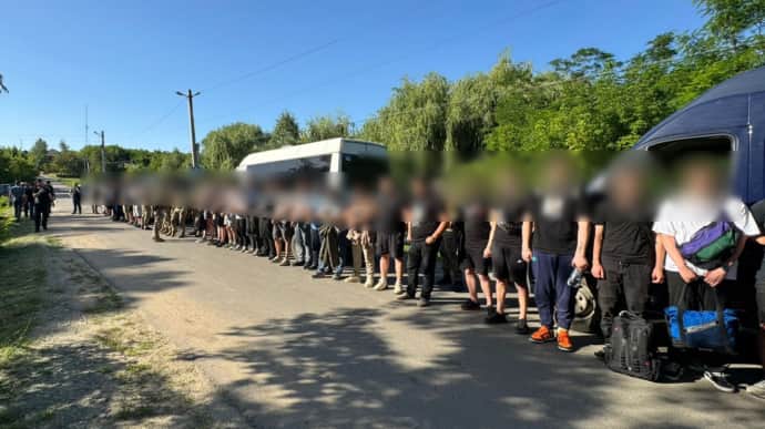 Рекордный трансфер: 47 мужчин пытались незаконно пересечь границу в Одесской области