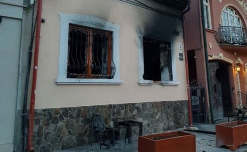 В Ужгороді вдруге за місяць підпалили офіс спілки угорців